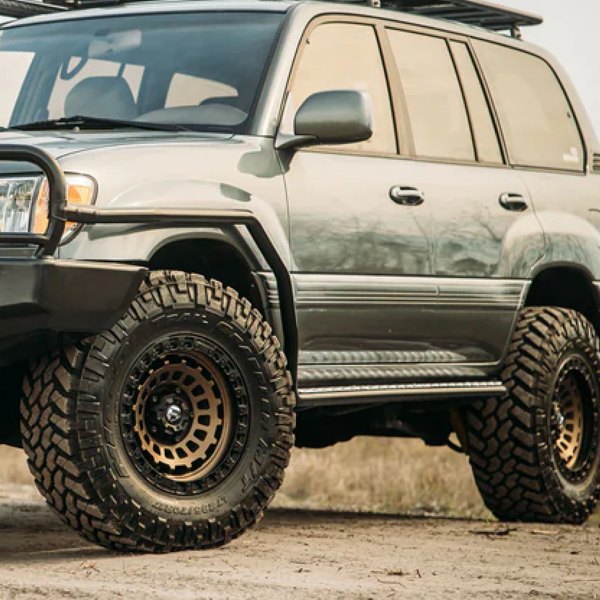 100 Series Land Cruiser Side Steps and Rails Dobinsons